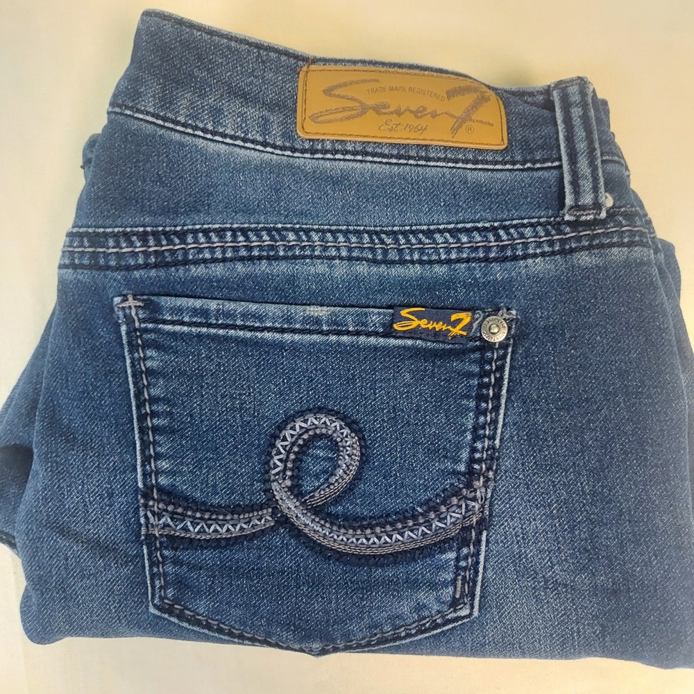 Seven7 Distressed Denim Jean capris Comfort Stretch Blue‎ Wash Women's Size 12